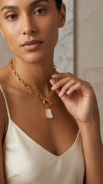 Retro Shell Pendant Necklace - Image 3